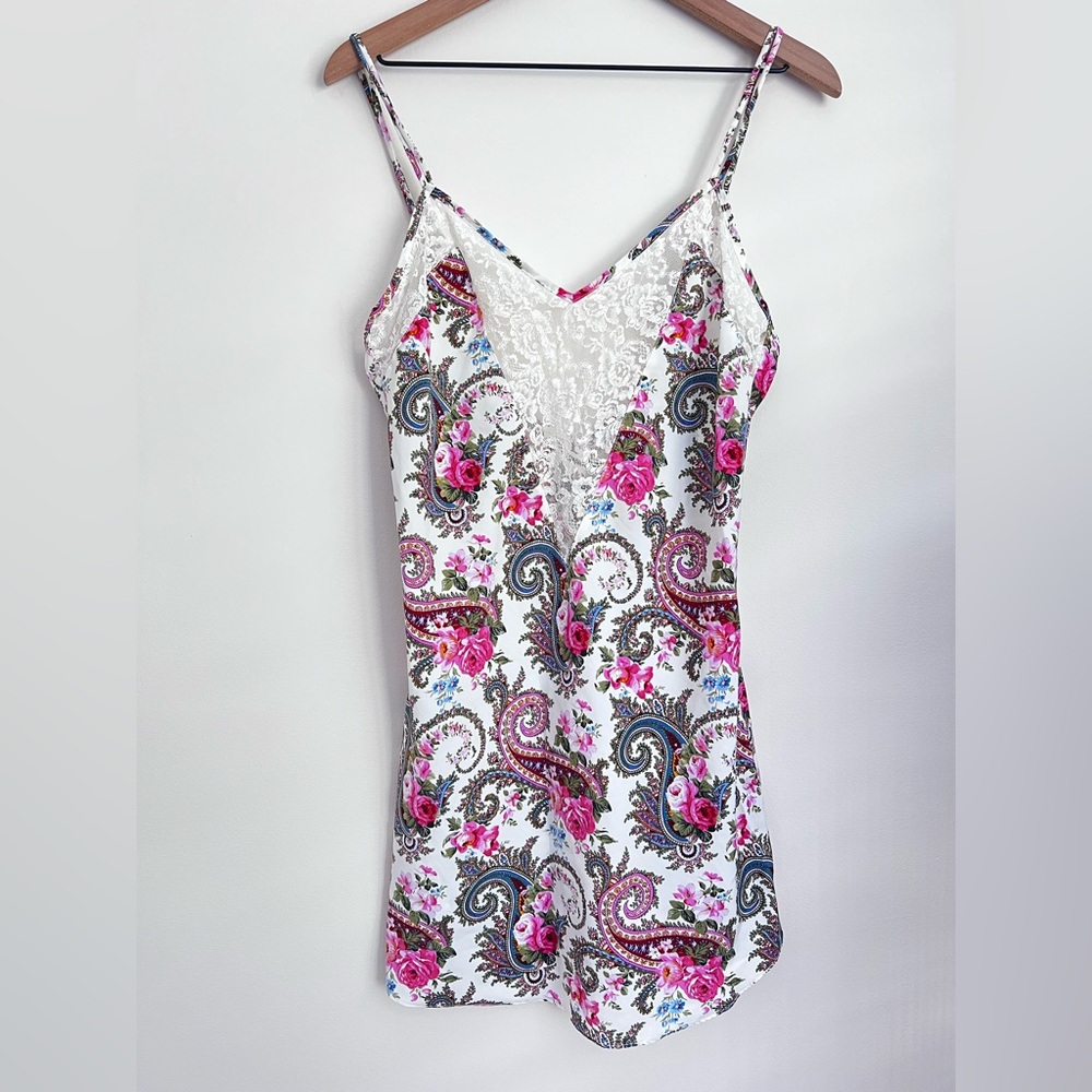 Victoria’s Secret paisley rose lace chemise Gold label Vintage spaghetti straps